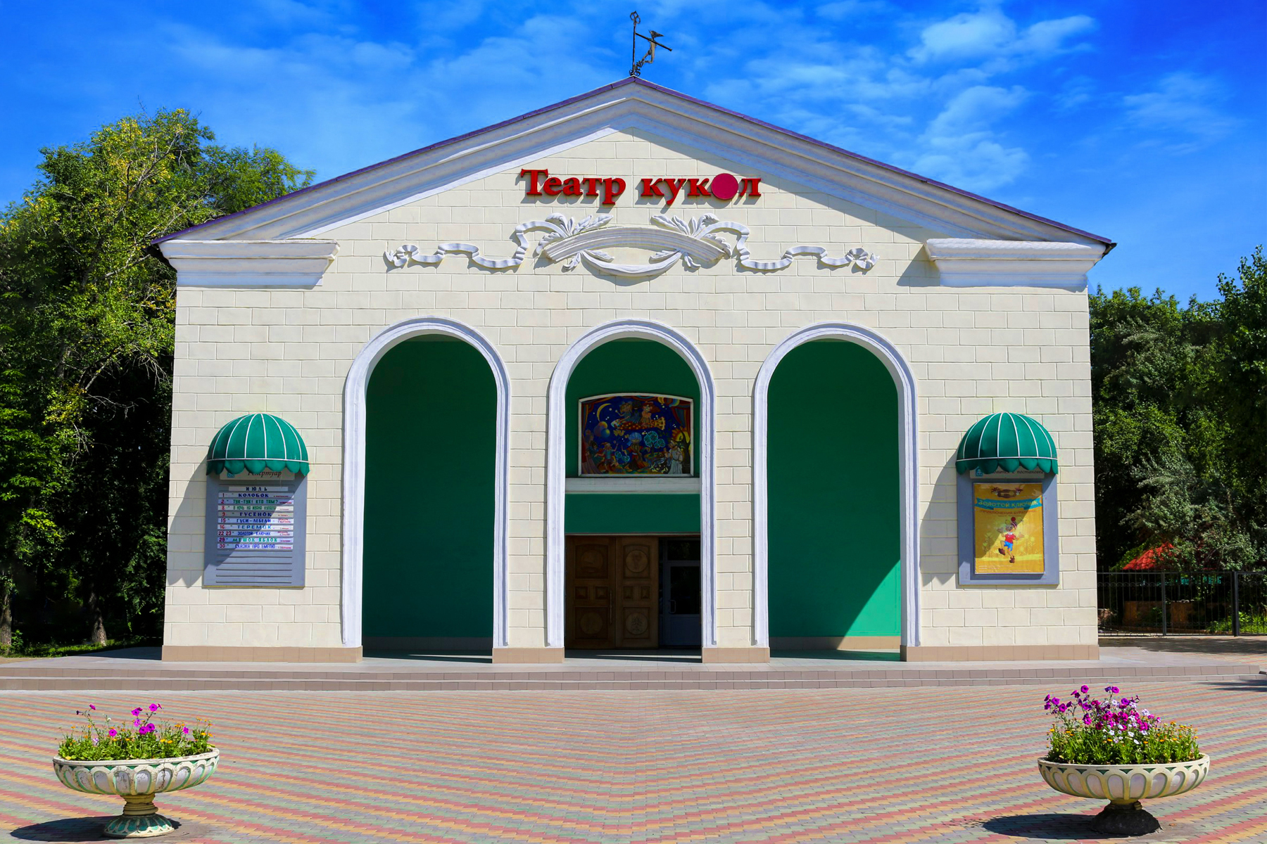 Фотографии.