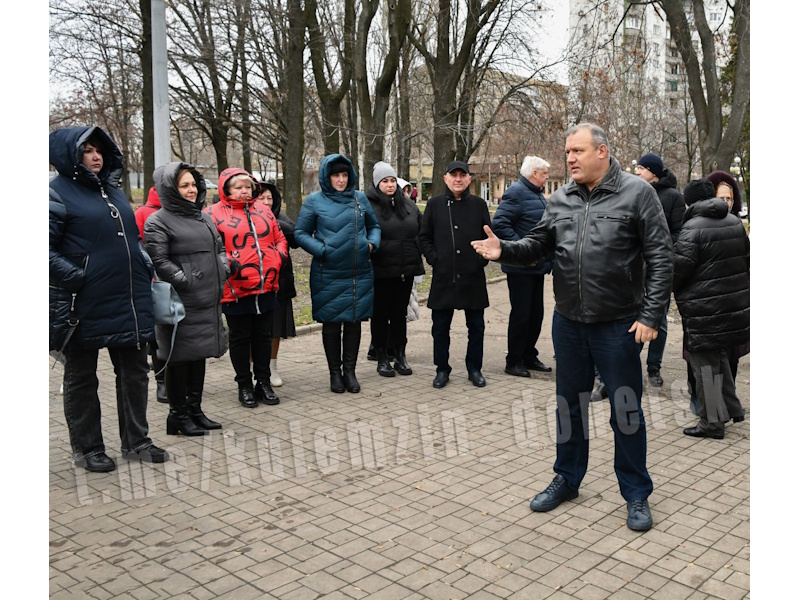 Глава муниципального образования городского округа Донецк Алексей Кулемзин провел сход граждан с жителями Киевского района.
