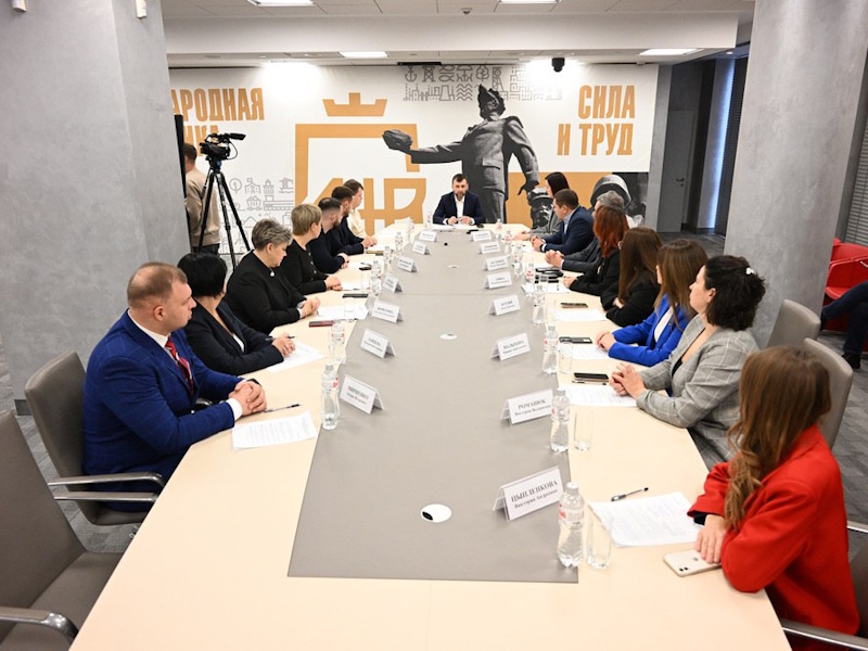 Глава ДНР Денис Пушилин вручил первые региональные награды «Знание.Премия».