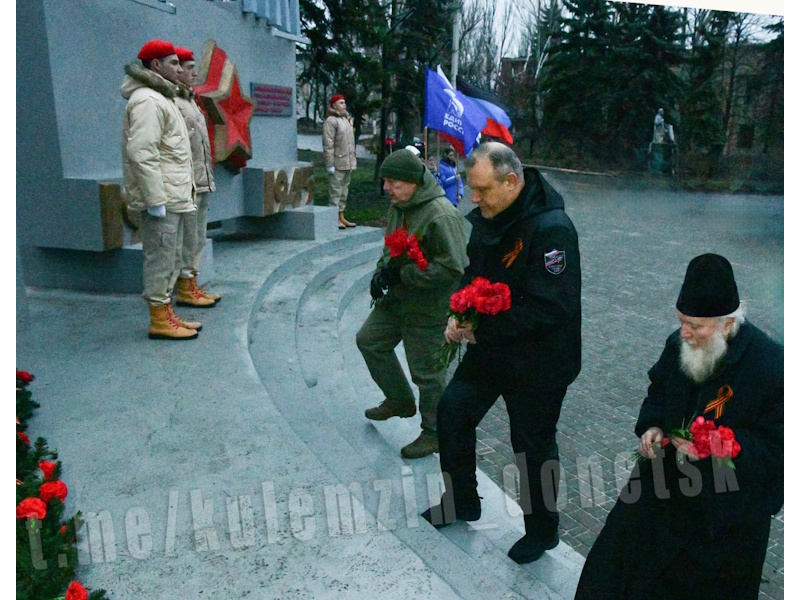 Алексей Кулемзин почтил память Героев Отечества.
