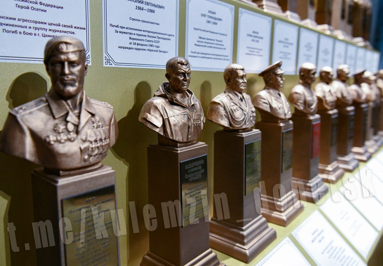 ВЫСТАВКА «ЗАЩИТНИКИ ОТЕЧЕСТВА».