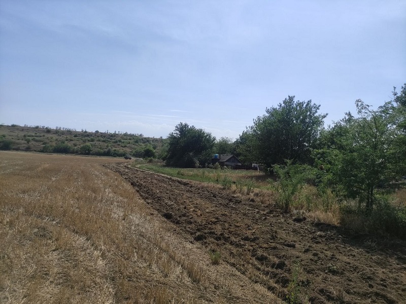 На территории городского округа Донецк с установлением особого противопожарного режима на постоянной основе проводятся мероприятия по созданию минерализованных полос для защиты населенных пунктов от лесных и ландшафтных пожаров.