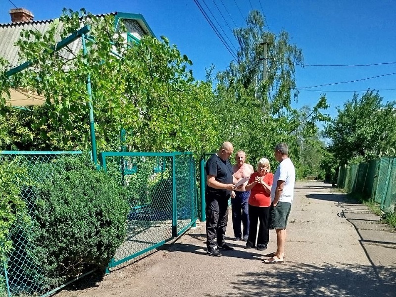 На территории Администрации городского округа Донецк продолжается работа по предупреждению пожаров и гибели на них людей, а также о соблюдении требований пожарной безопасности.