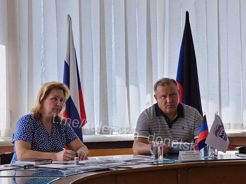 Прием граждан в общественной приемной Единой России.