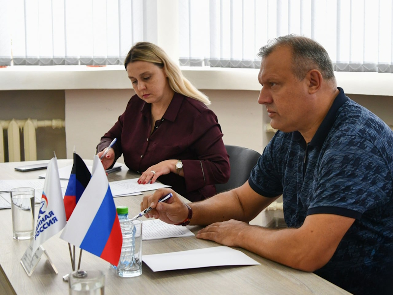 Глава муниципального образования городского округа Донецк Алексей Кулемзин провёл личный приём граждан.