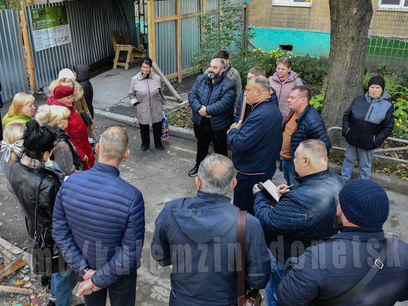 Алексей Кулемзин встретился с жителями многоквартирного дома №202 по улице Куйбышева.