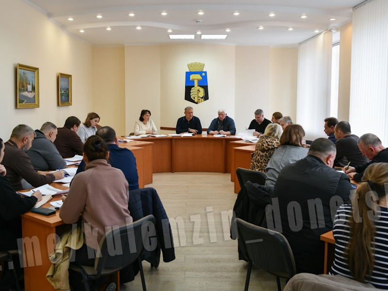 В администрации г.о. Донецк обсудили прохождение отопительного сезона 2025-2026 г.г. и вопросы водоснабжения.