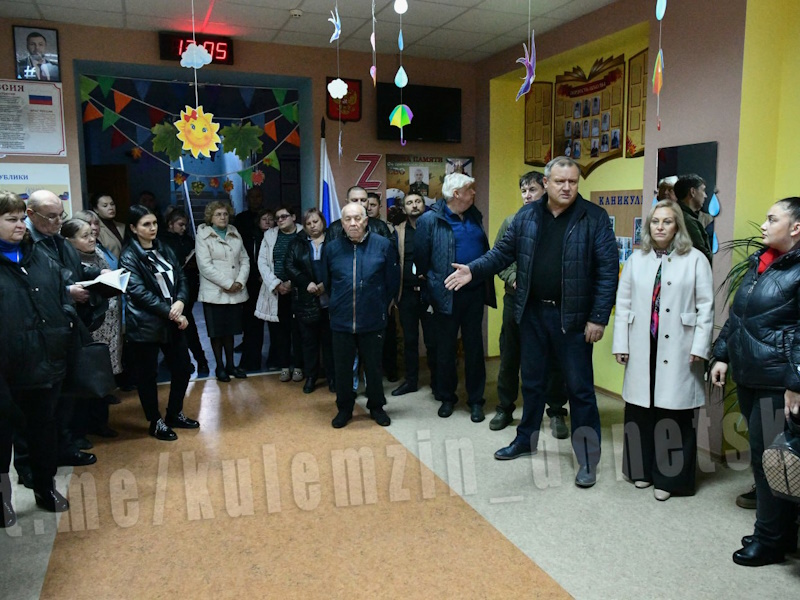 Алексей Кулемзин встретился с жителями посёлка Базарный Петровского района.