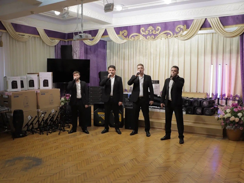 В Донецкую государственную академическую филармонию завезли новое оборудование.