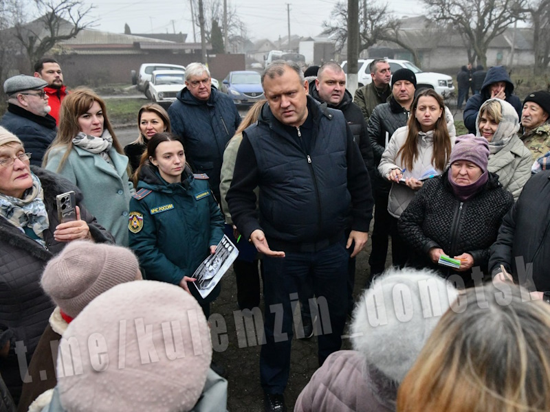 Алексей Кулемзин встретился с жителями микрорайона Шахты №19 Кировского района.