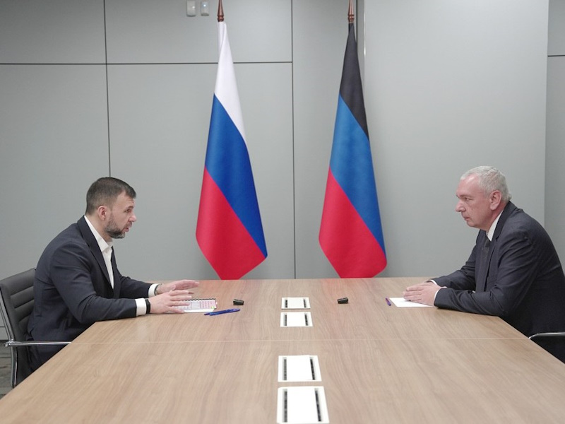 Глава ДНР Денис Пушилин встретился с новым новым руководителем Минцифры ДНР Дмитрием Уховым.