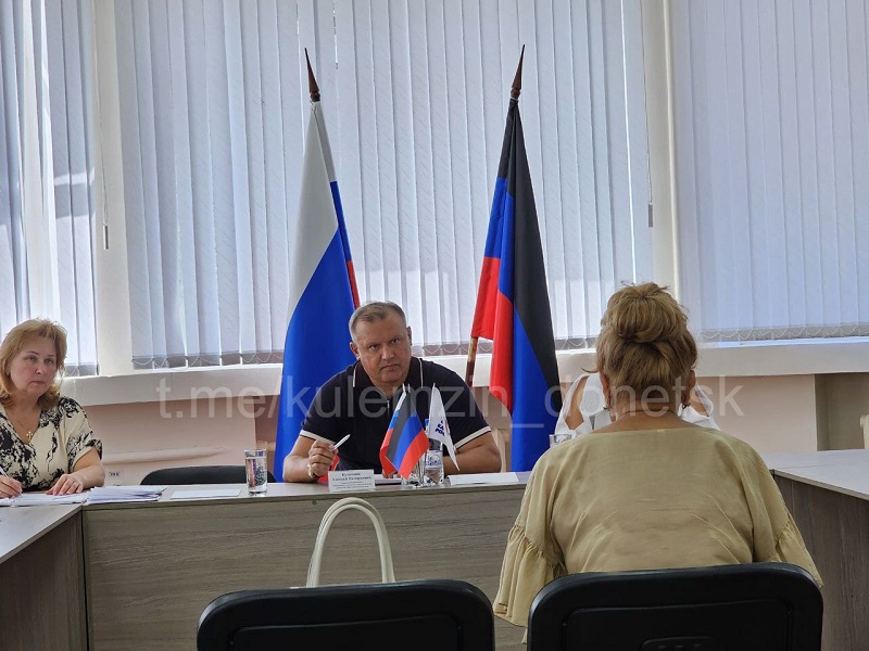 Алексей Кулемзин провёл приём граждан в общественной приёмной партии «Единая Россия».