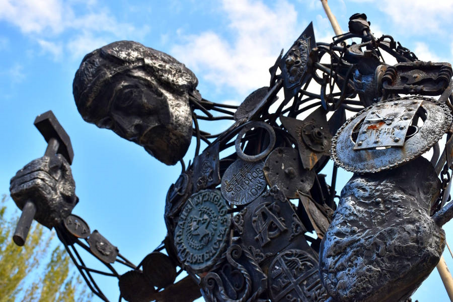 Парк кованых фигур.